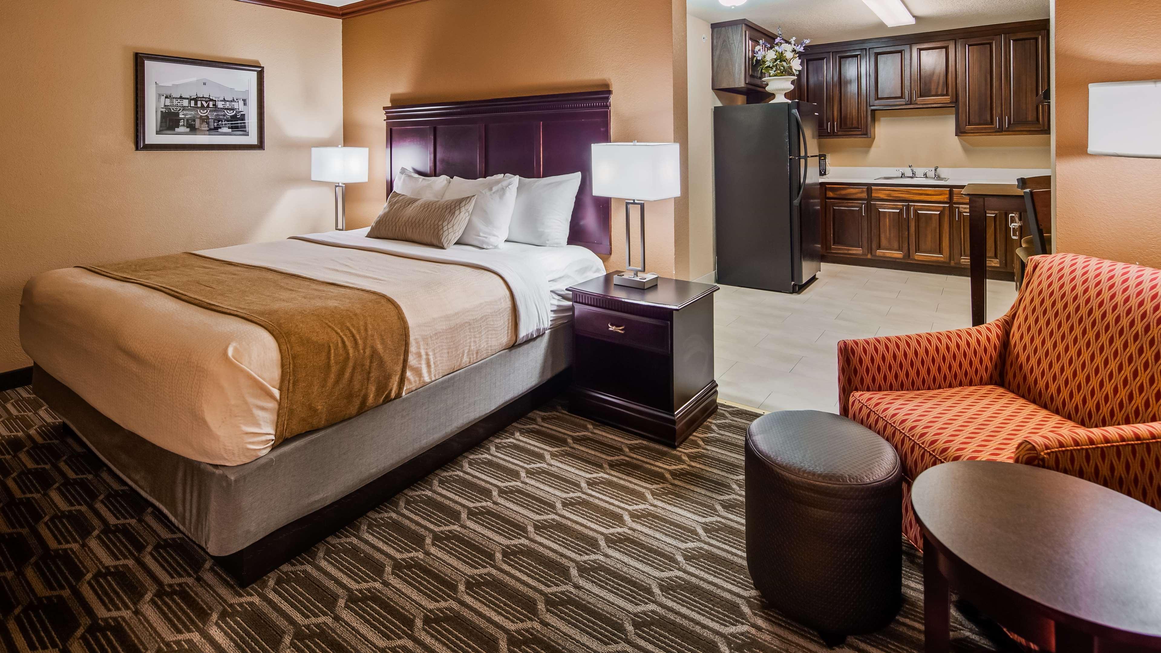 Best Western Granbury Inn And Suites Exterior photo