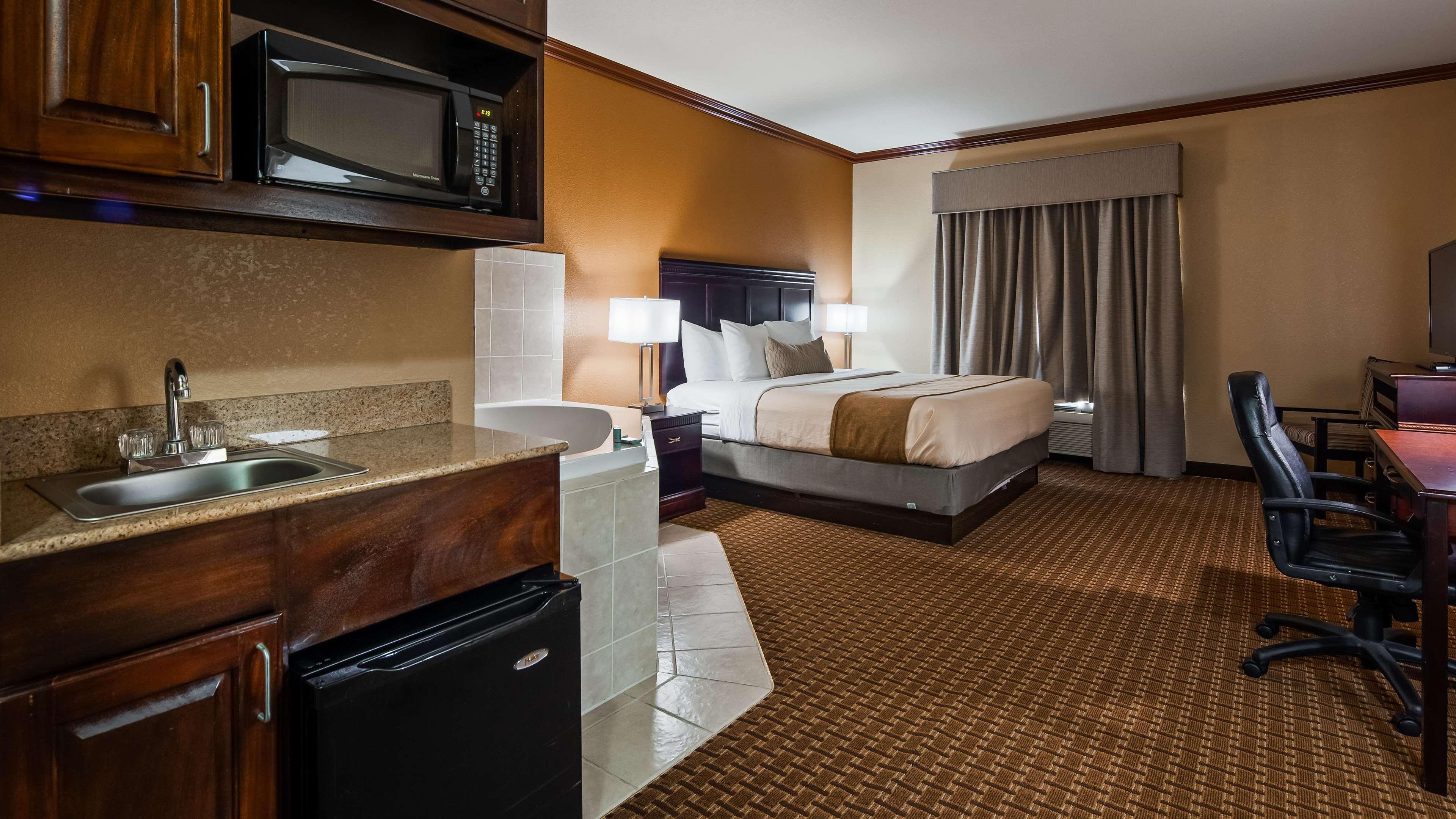Best Western Granbury Inn And Suites Exterior photo